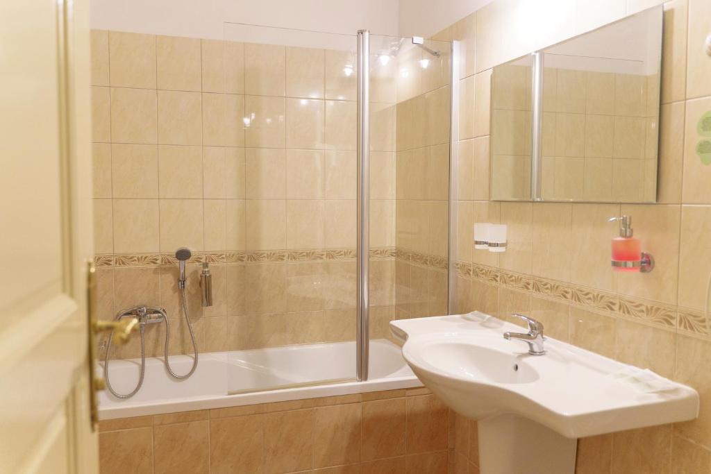 Koupelna v ubytování Hotel Heluan