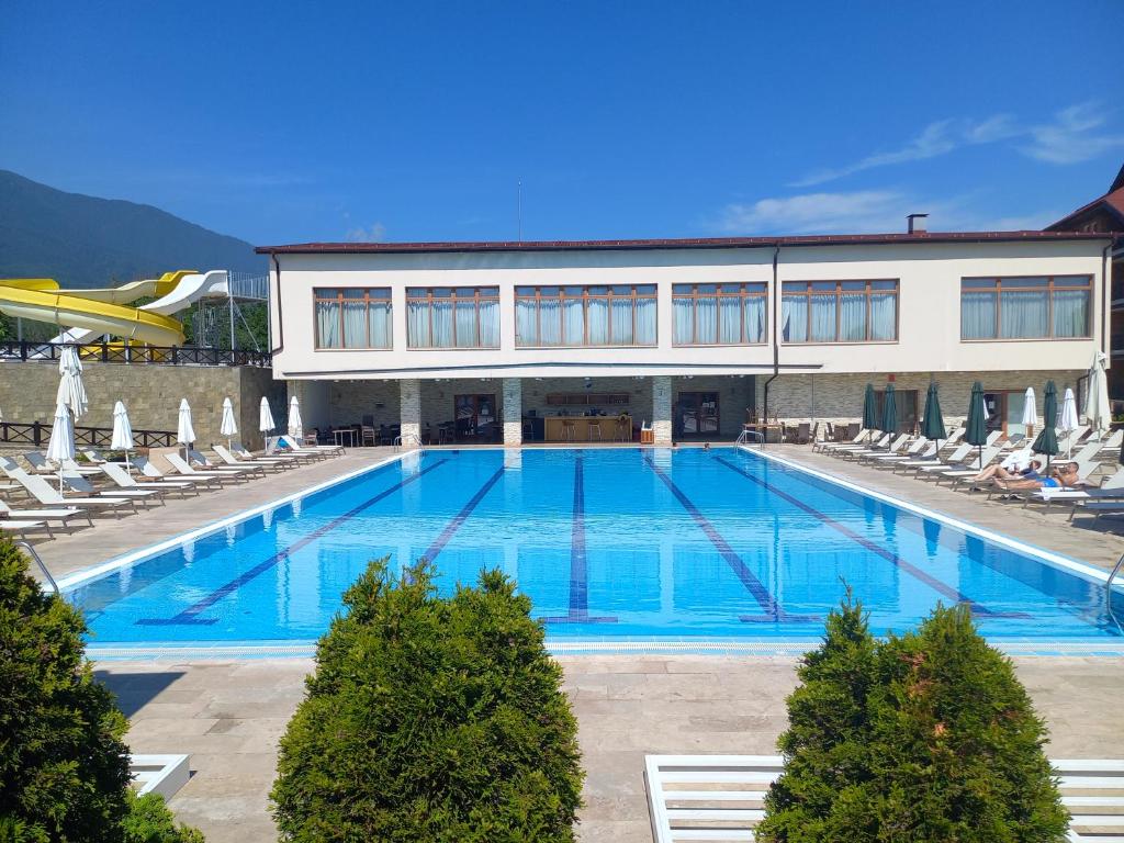 Bazén v ubytování Regnum Bansko Ski Hotel & SPA nebo v jeho okolí