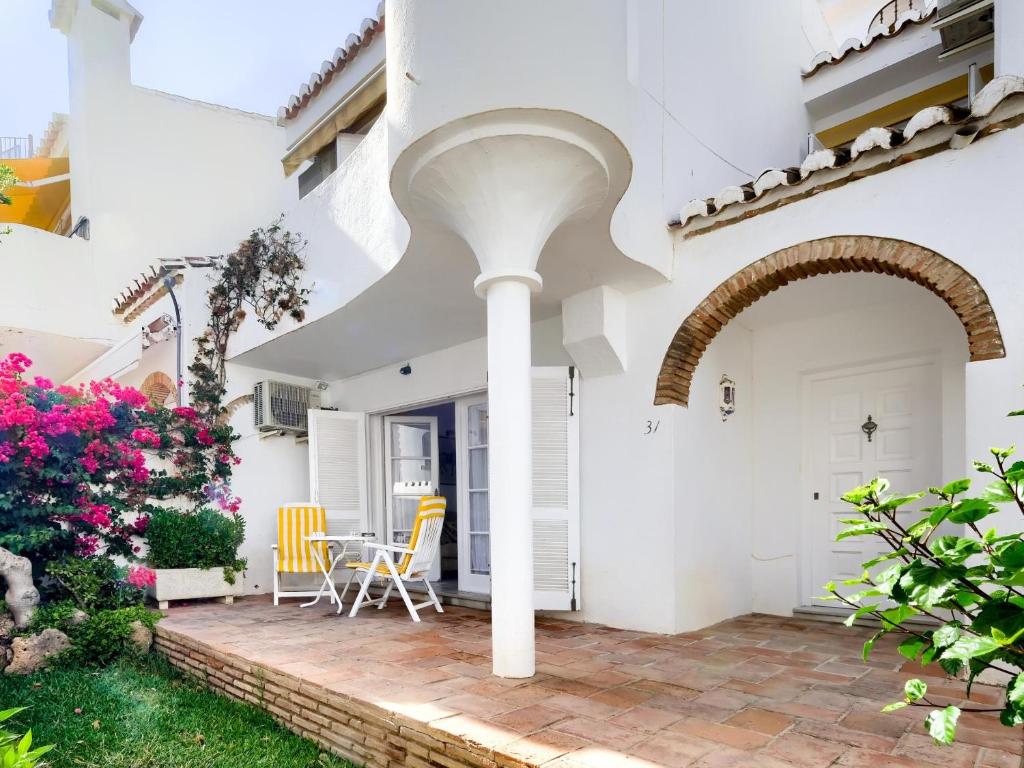 Vonkajšia záhrada v ubytovaní 31 Mijas Playa Club townhouse La Cala