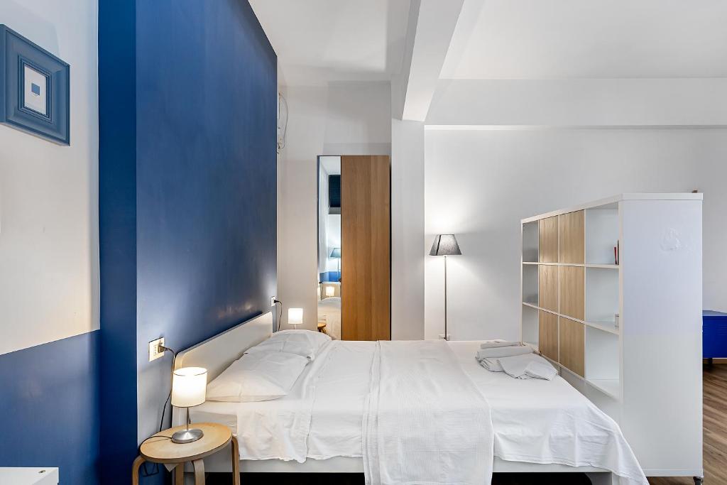 A bed or beds in a room at True Blue Casa Vacanze