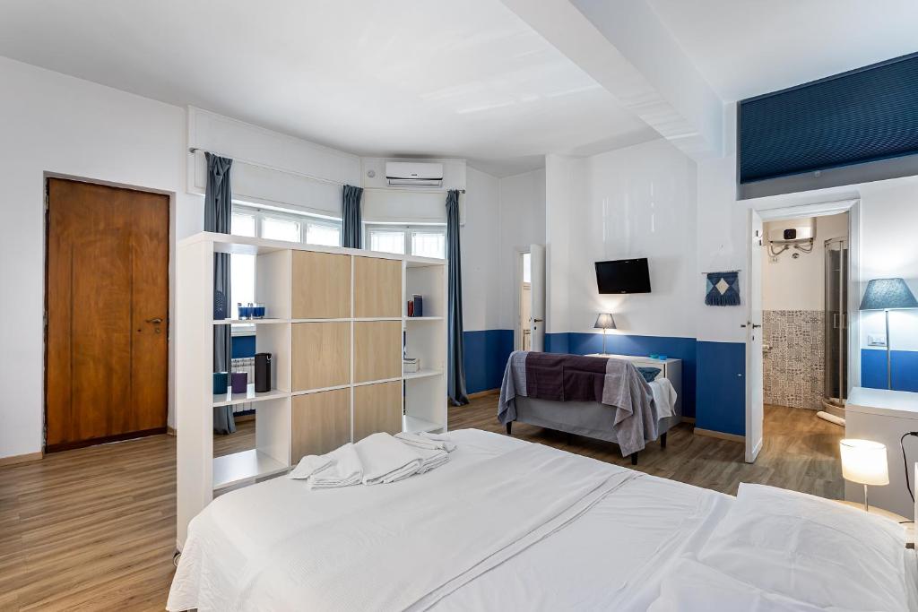 A bed or beds in a room at True Blue Casa Vacanze