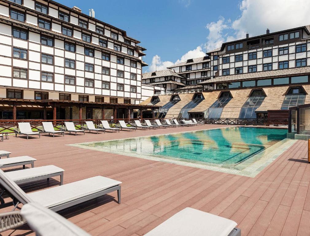 Bazén v ubytování Hotel Grand Kopaonik nebo v jeho okolí