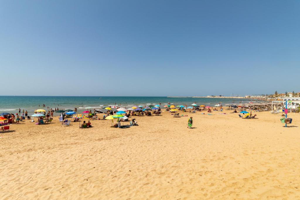 Fotografia z galérie ubytovania Appartamento sul mare v destinácii Marina di Ragusa