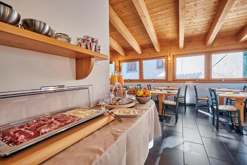 Restauracja lub miejsce do jedzenia w obiekcie Hotel Bed & Bike Ledro
