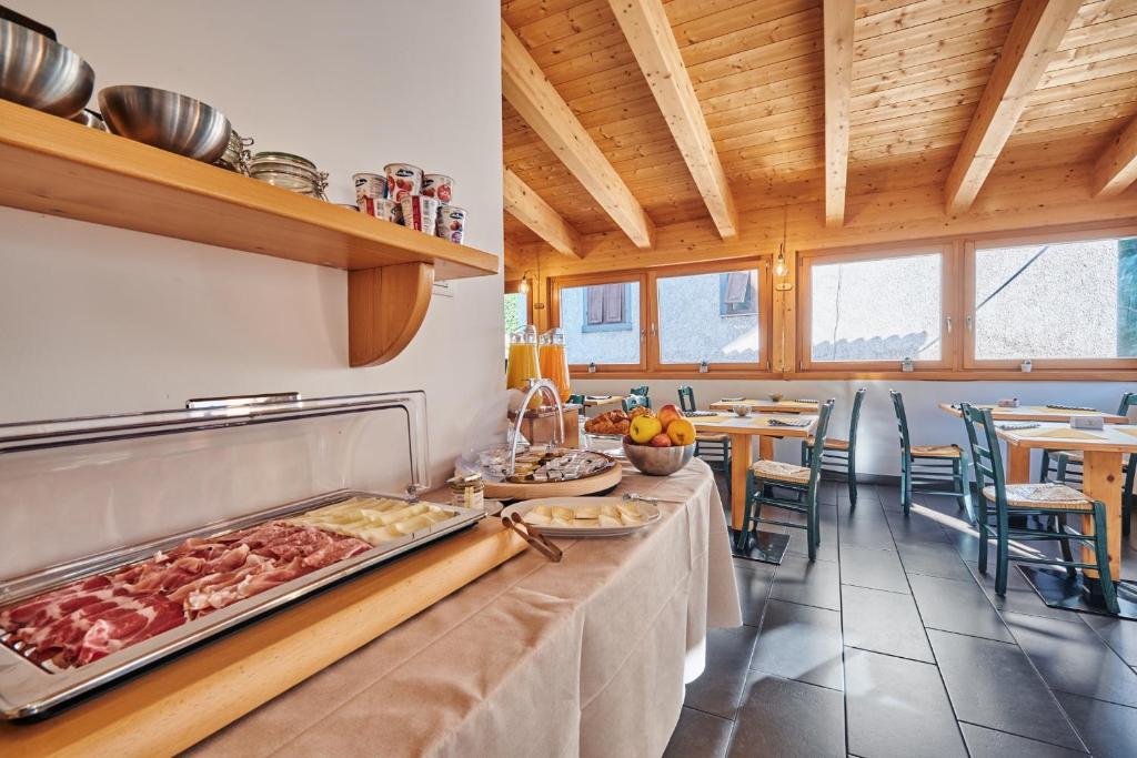 Restauracja lub miejsce do jedzenia w obiekcie Hotel Bed & Bike Ledro