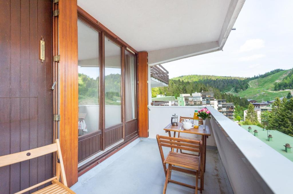 En balkon eller terrasse på L'Ourson des Myrtilles