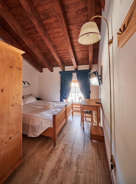 Łóżko lub łóżka w pokoju w obiekcie Hotel Bed & Bike Ledro