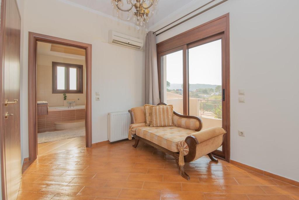 Część wypoczynkowa w obiekcie Emma's Luxury Villa