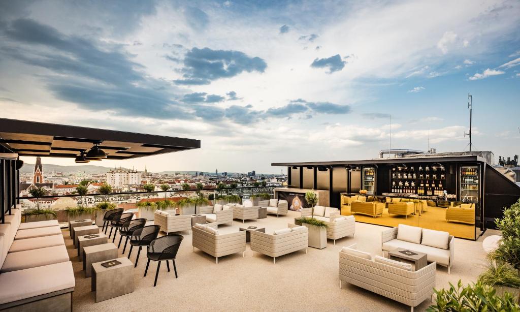 MOOONS Vienna - Resim 2