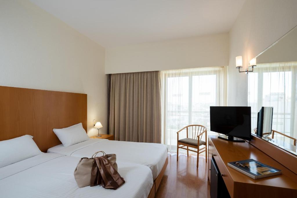 Postel nebo postele na pokoji v ubytování Angela Downtown Hotel