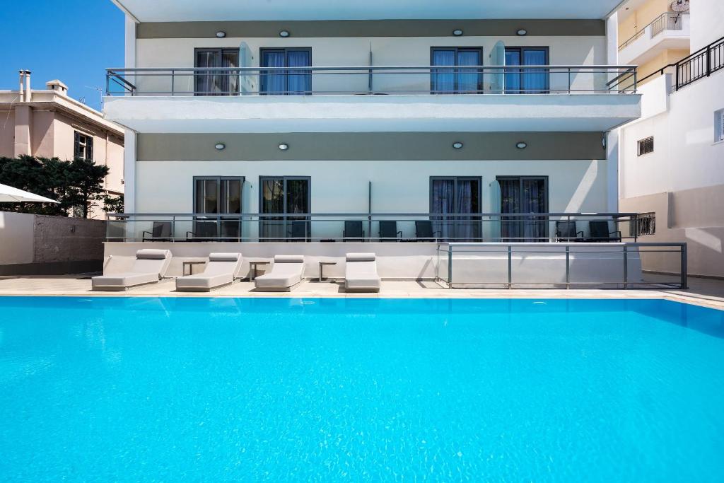 Bazén v ubytování Angela Downtown Hotel nebo v jeho okolí