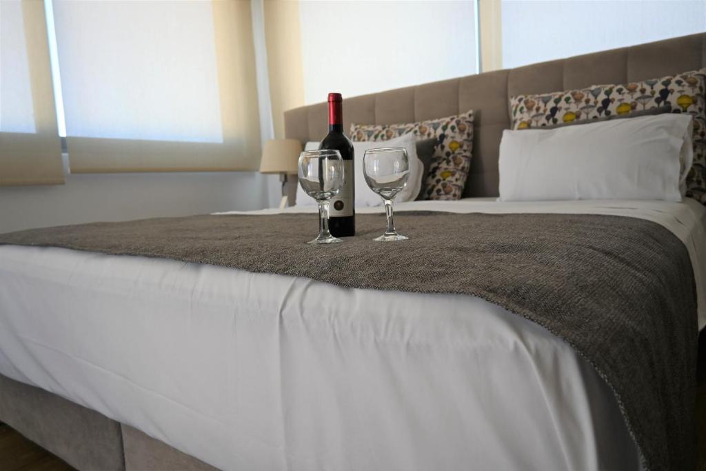 Postel nebo postele na pokoji v ubytování Angela Downtown Hotel
