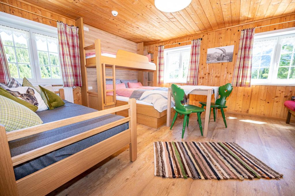 Postel nebo postele na pokoji v ubytování Wuerttemberger Haus - Hütte