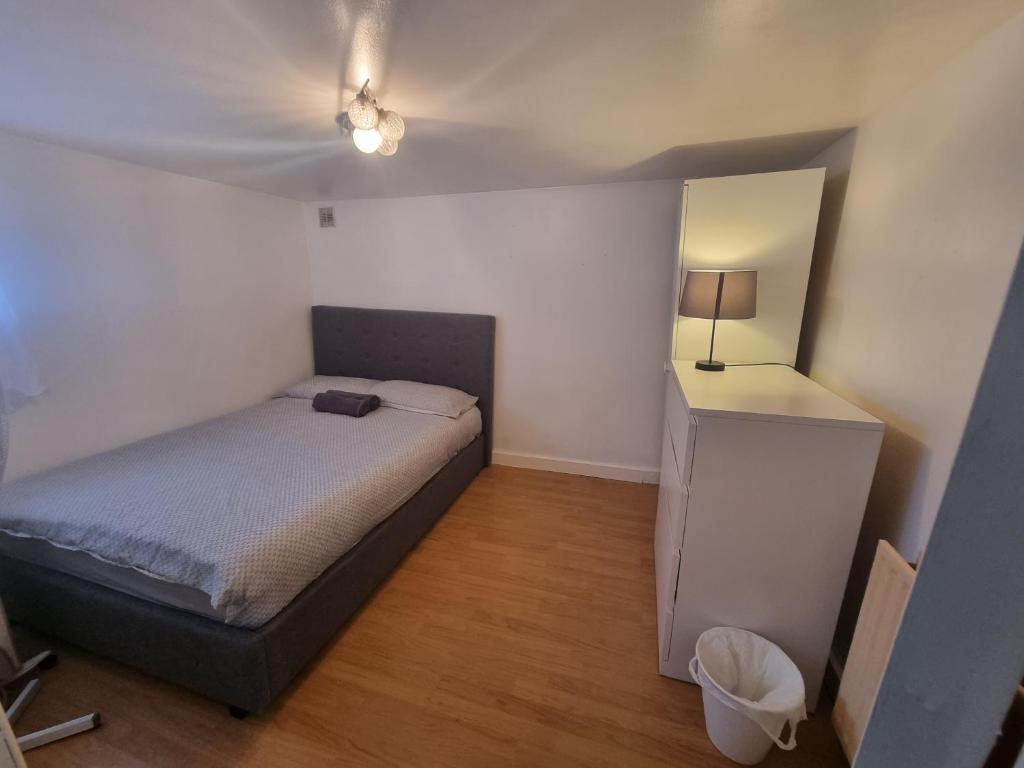 Apartment Cosey Studio Ground Floor, Ponders End, UK
