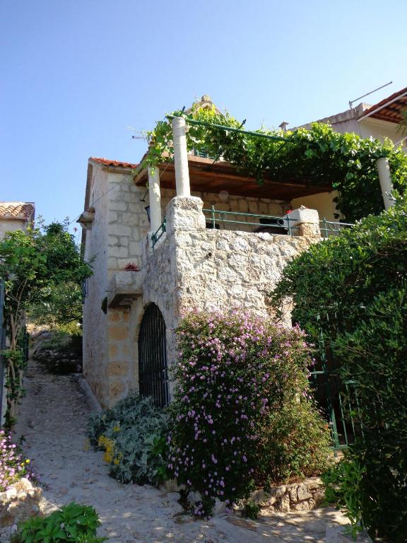 House Vedrana