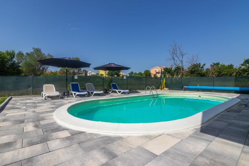 Bazén v ubytování House Villa Ivona nebo v jeho okolí