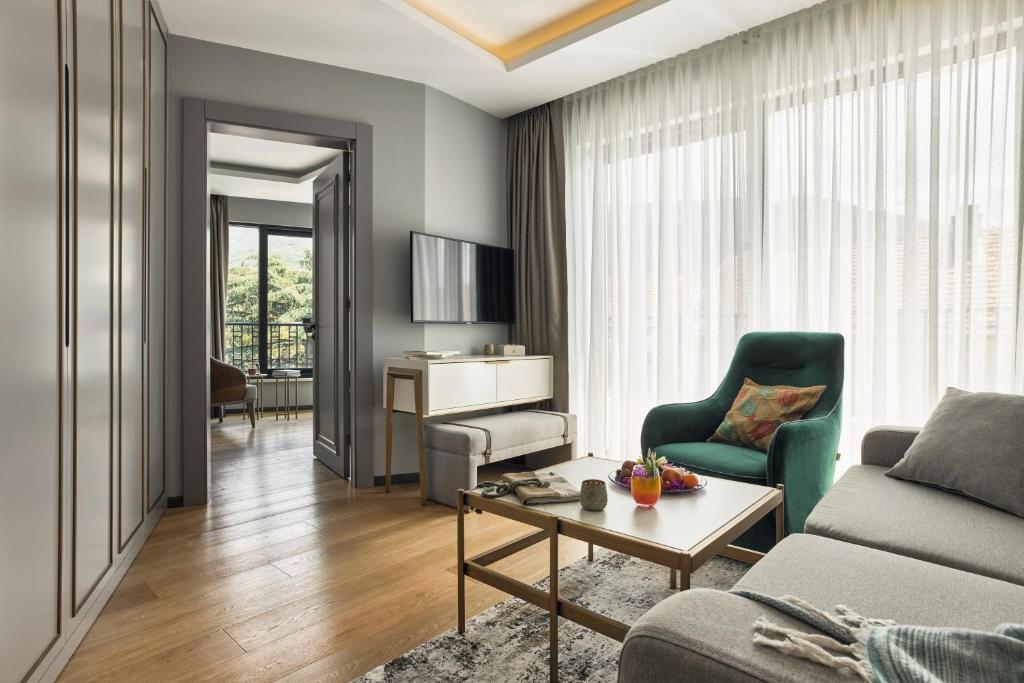 La Fleur Boutique Hotel - 9