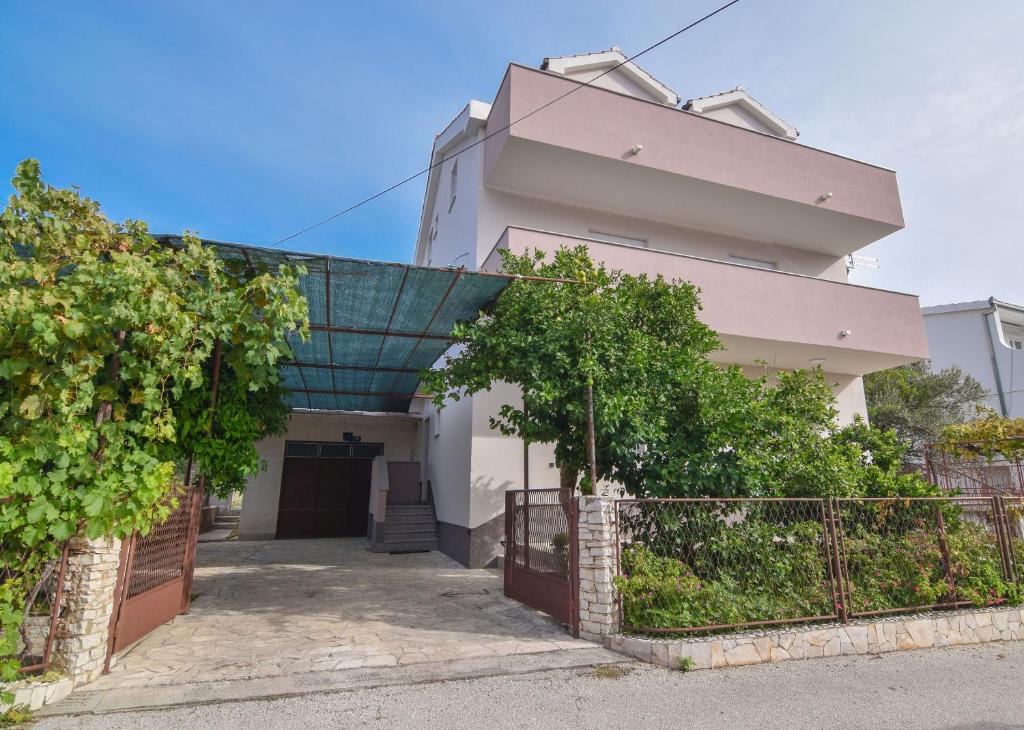 Apartment Pocrnja