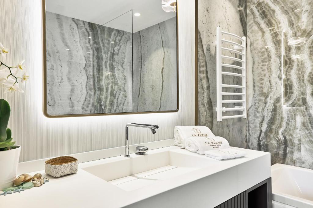 La Fleur Boutique Hotel - 10