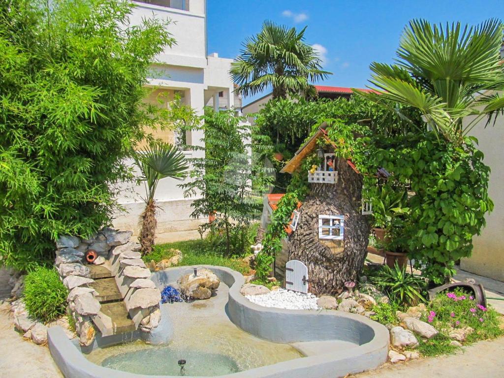 Vonkajšia záhrada v ubytovaní Apartment Jolanka