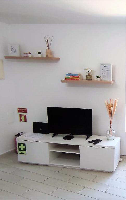 Lemon Tree House Coimbra - Courtyard garden with city views - 6