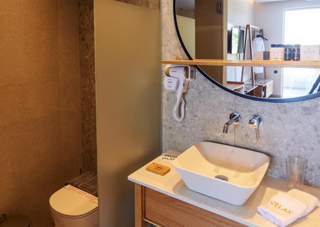 Relax Hotel - Deluxe Double Room