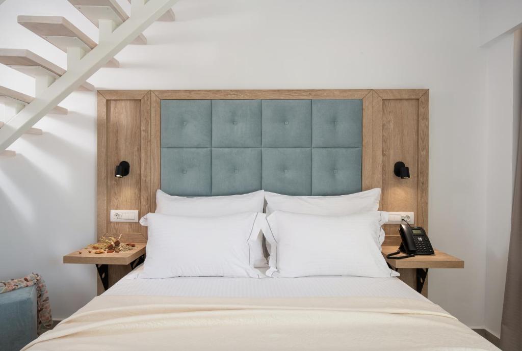Postel nebo postele na pokoji v ubytování Hanioti Central Hotel