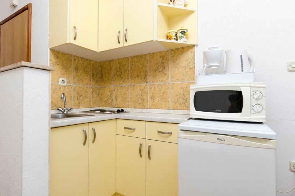 Kuchyňa alebo kuchynka v ubytovaní Apartment Smiljana