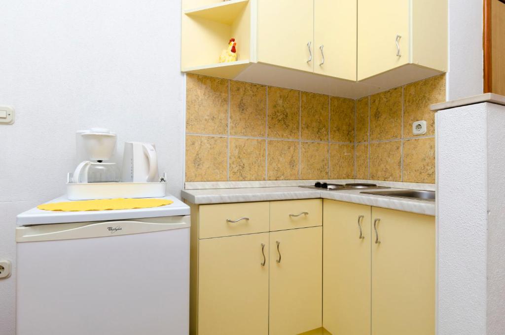Kuchyňa alebo kuchynka v ubytovaní Apartment Smiljana