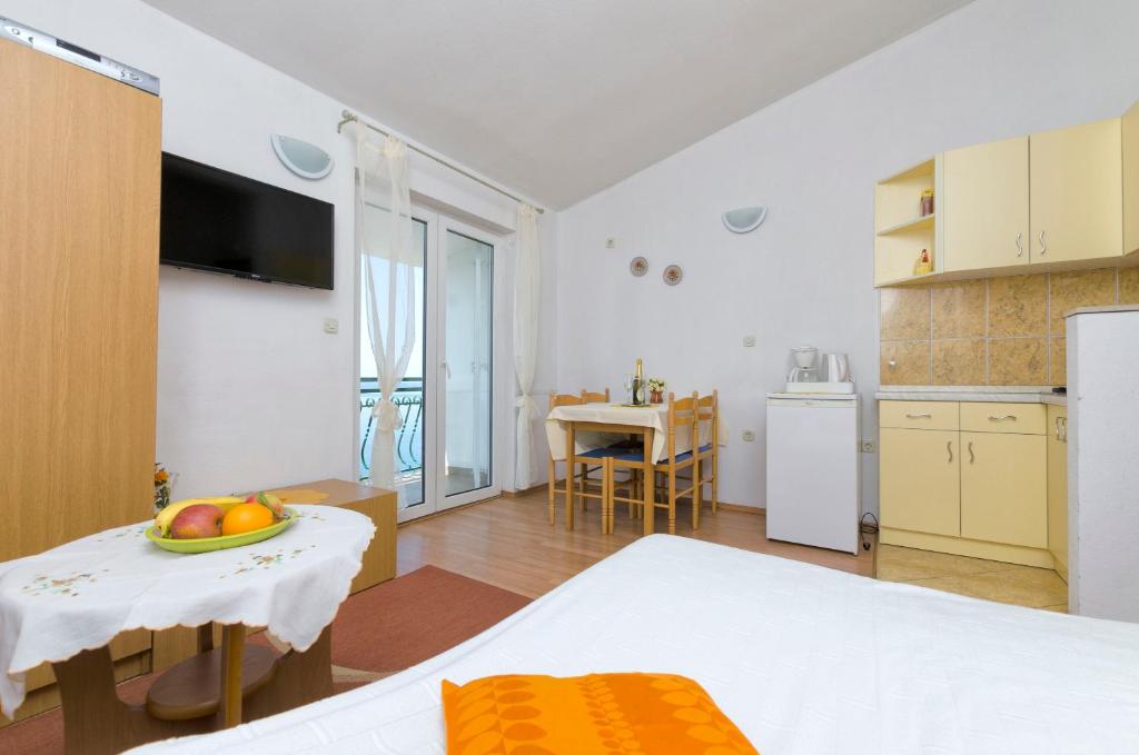 Kuchyňa alebo kuchynka v ubytovaní Apartment Smiljana