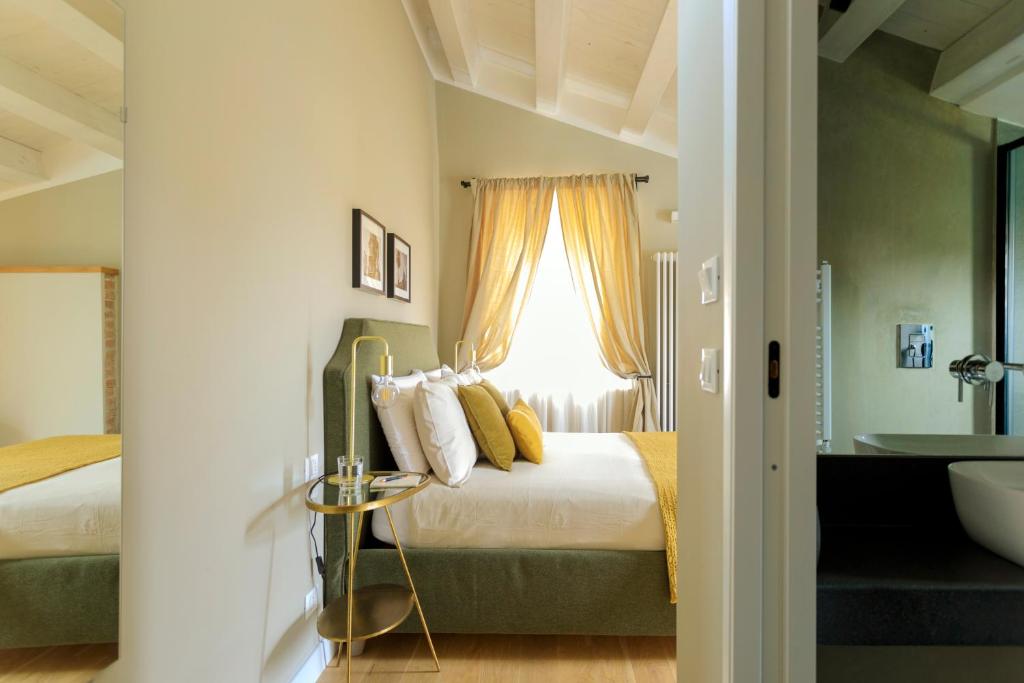 Postel nebo postele na pokoji v ubytování Sui Tetti di Balarm Boutique Rooms