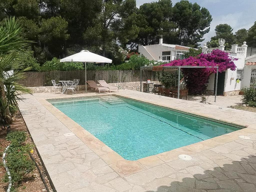 Afbeelding uit fotogalerij van INNOUTHOME Chalet familiar con piscina privada numero u in L'Ametlla de Mar
