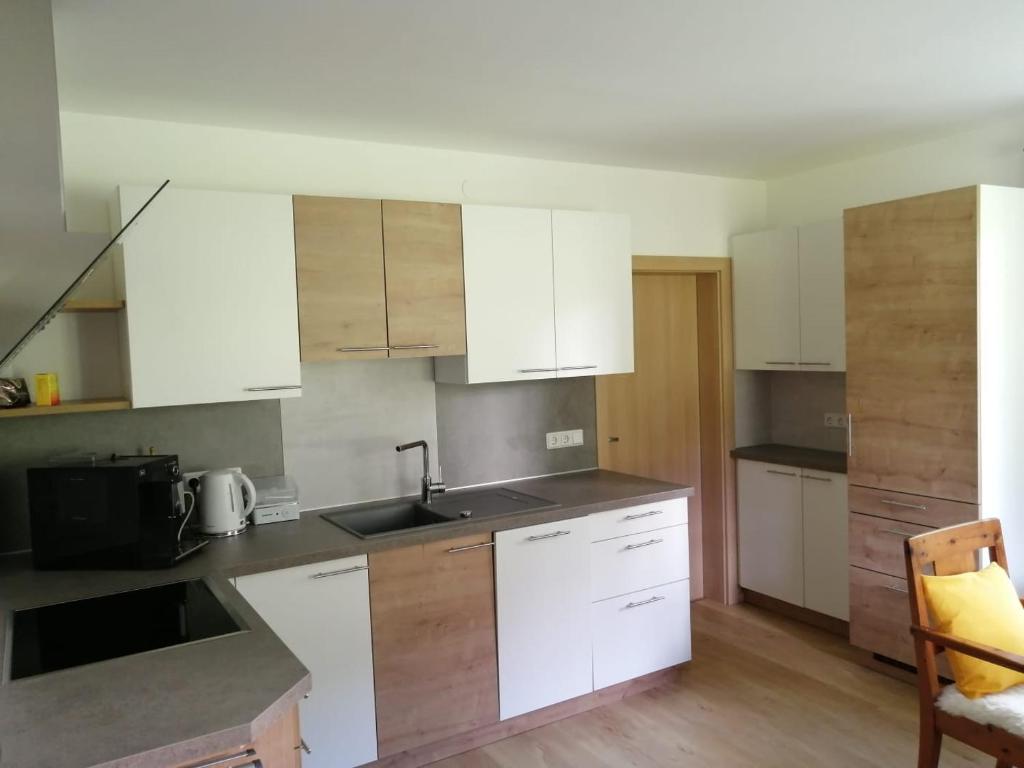Η κουζίνα ή μικρή κουζίνα στο Apartment Hörmann