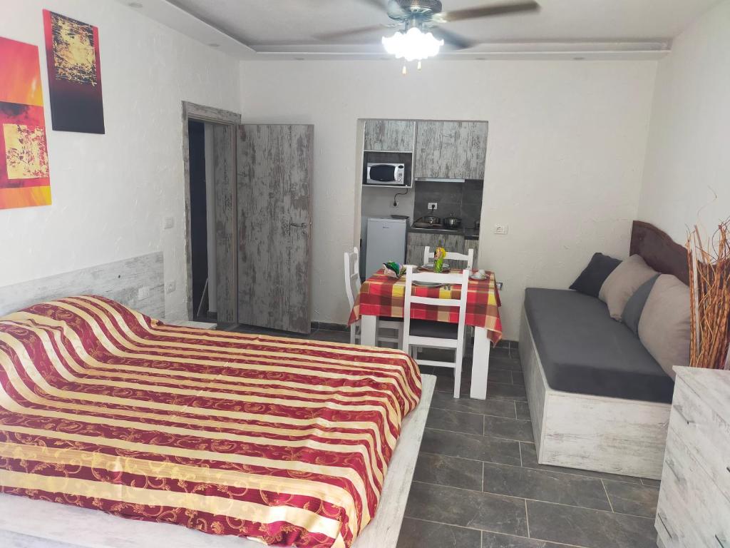 RAINBOW HOUSE APARTMENT SARANDA - Image 2