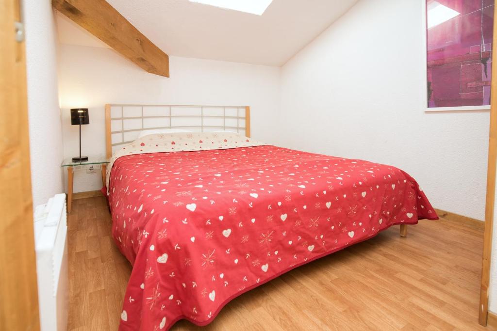 Posteľ alebo postele v izbe v ubytovaní Le Hameau SPA & PISCINE appartement 2 pieces 6pers by Alpvision Residences