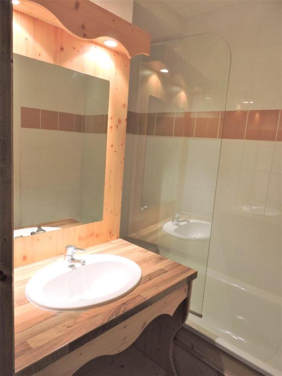 Kúpeľňa v ubytovaní Le Hameau SPA & PISCINE appartement 2 pieces 6pers by Alpvision Residences