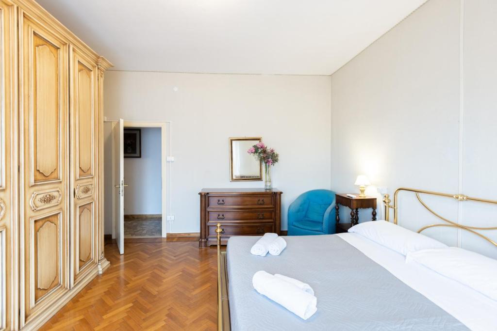 Łóżko lub łóżka w pokoju w obiekcie Montebello, Bologna by Short Holidays
