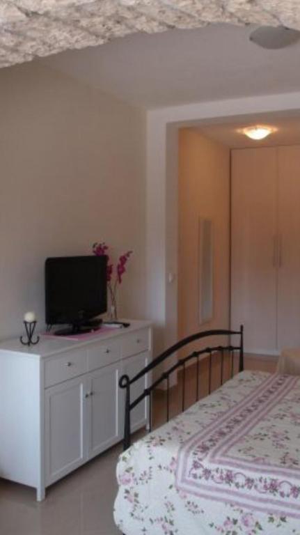 TV a/nebo společenská místnost v ubytování Apartments Djurdjica