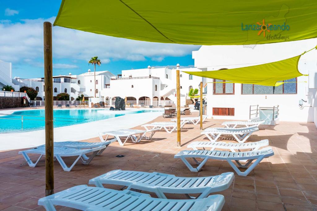 Bazén v ubytovaní Vivienda Vacacional Sunny - duplex apartment 2beds 2 baths alebo v jeho blízkosti