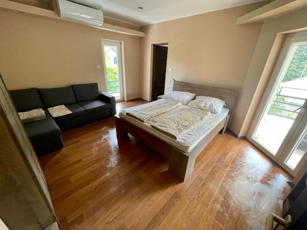 Postel nebo postele na pokoji v ubytování Happy Home Apartman