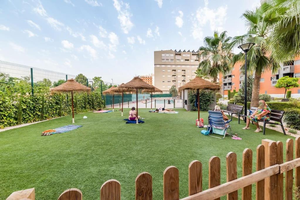 Moderno apartamento con Piscina y Parking, Granada – Precios ...