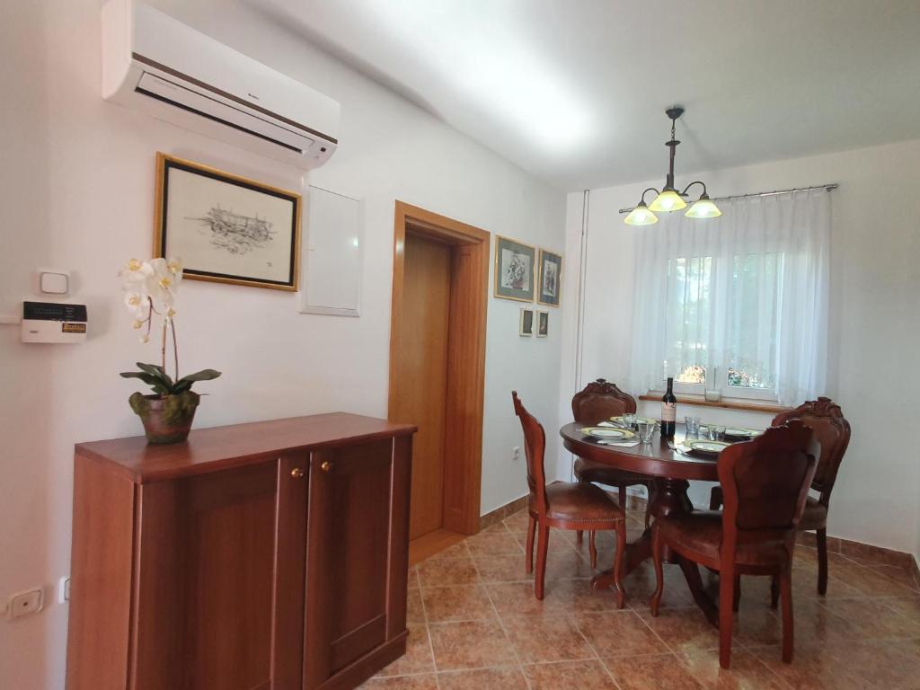 Fotografie z fotogalerie ubytování Villa Red Rose v destinaci Njivice