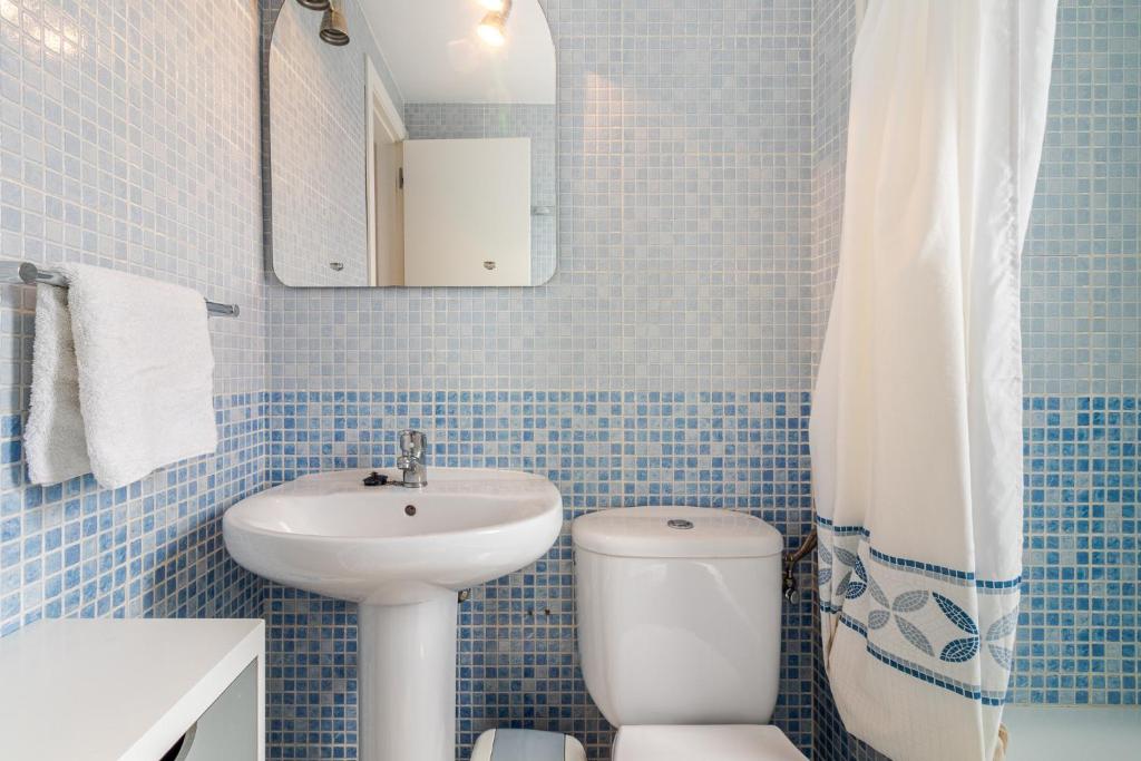 A bathroom at Flatguest Costa Golf II