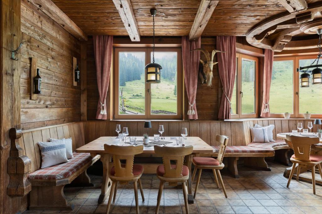 Restaurace v ubytování Berggasthaus Höllensteinhütte