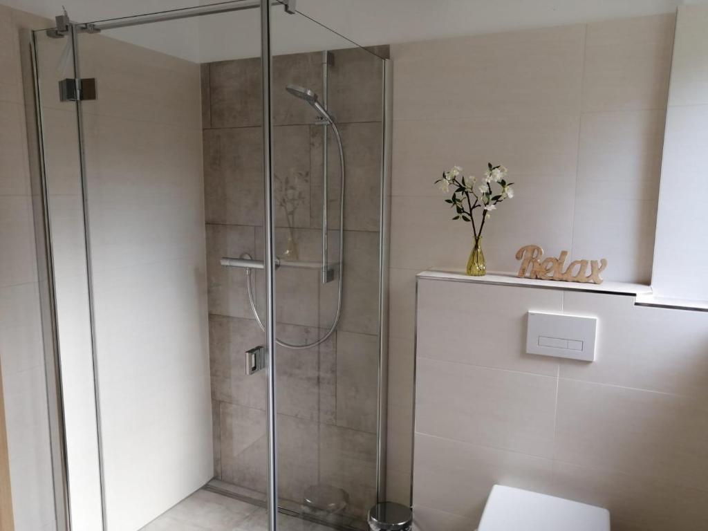 Ένα μπάνιο στο Apartment Hörmann