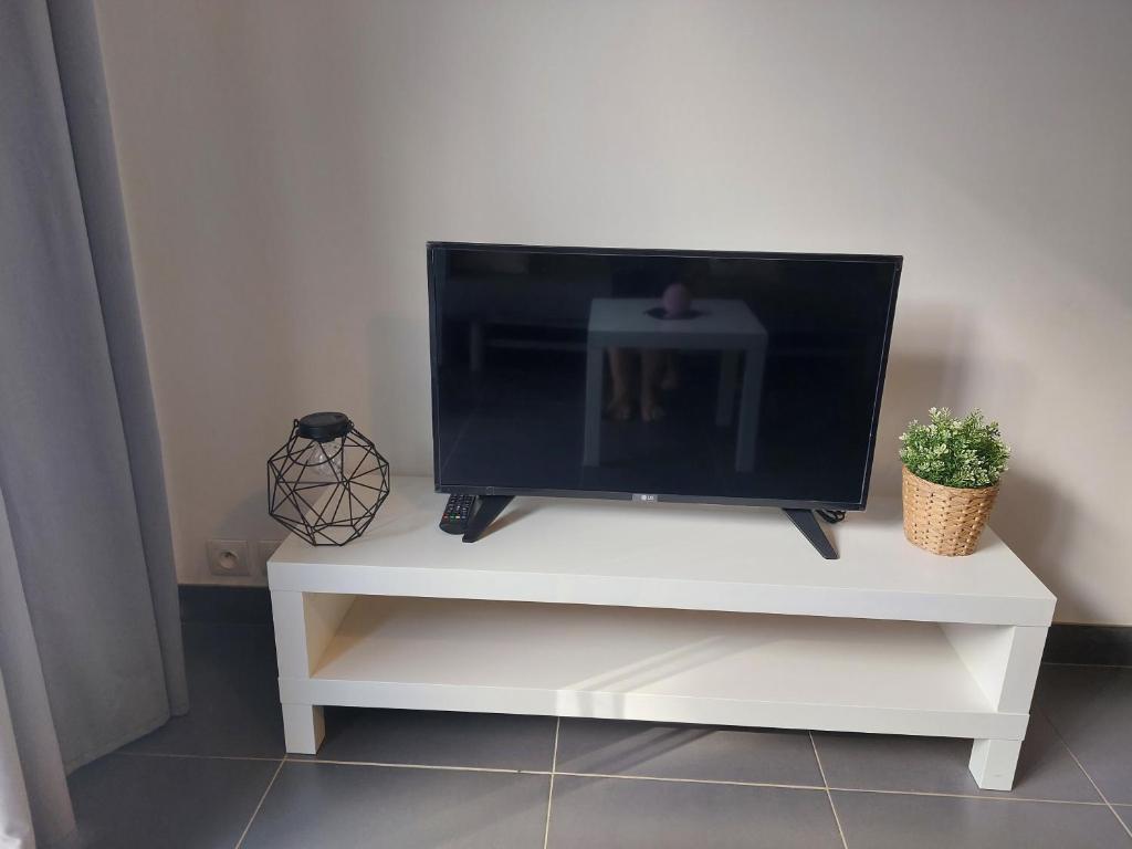 TV a/nebo společenská místnost v ubytování Au muret