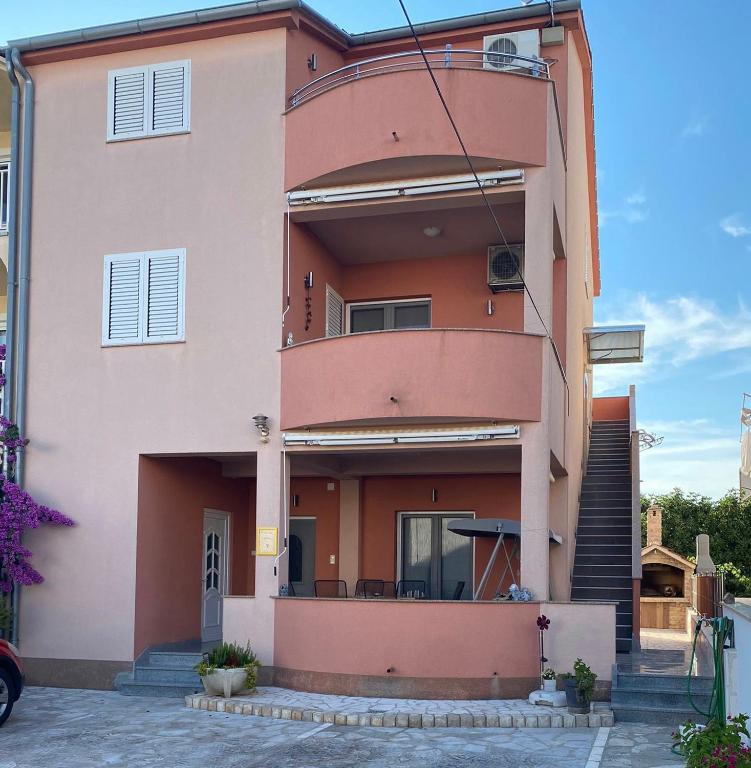 Budova, kde se apartmán nachází