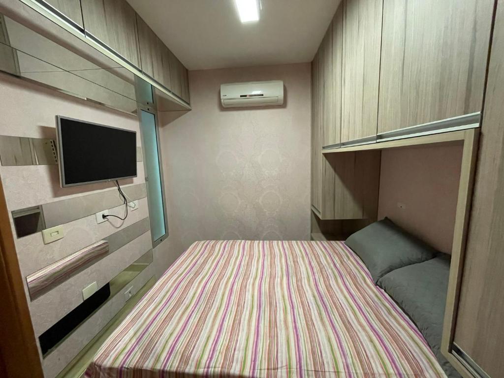 En eller flere senge i et værelse på Winterville Gravata Flat Lindo