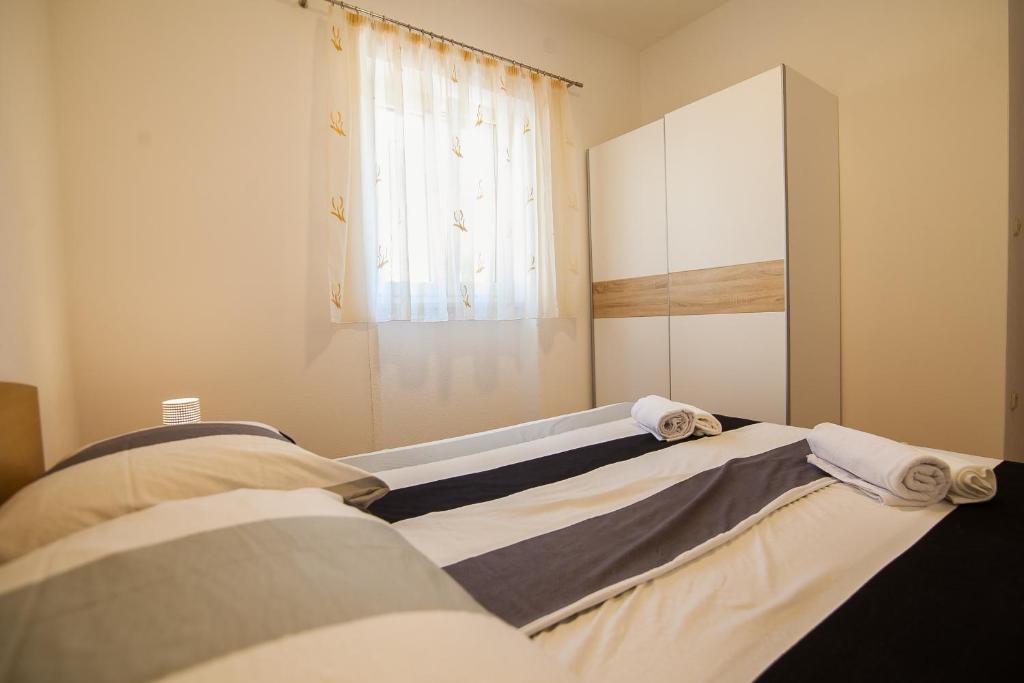 Postel nebo postele na pokoji v ubytování Domus Apartments