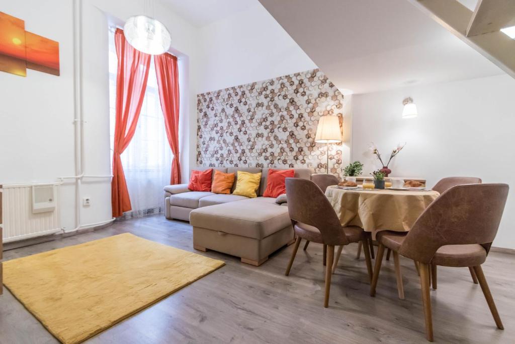 Posedenie v ubytovaní Leda's Apartment Next to the Danube and Fashion Street